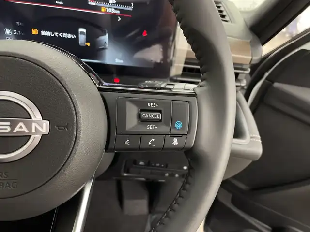 日産 セレナ e－パワー ハイウェイスター V 鹿児島県 2025(令7)年 0.1千km プリズムホワイト e-POWER　/置くだけ充電/両側電動スライドドア/フルセグ/BT/カープレイ/アンドロイドオート/純正フリップダウンモニター/ヘッドランプオートレベライザー+/アダプティブLEDヘッドライトシステム/インテリジェント アラウンドビューモニター/インテリジェント ルームミラー/アドバンスドドライブアシストディスプレイ（12.3インチカラーディスプレイ）/統合型インターフェースディスプレイ/ワイヤレス充電器+6スピーカー/NissanConnectナビゲーションシステム/（地デジ内蔵）車載通信ユニット/ETC2.0ユニット（ビルトインタイプ）/ドライブレコーダー（前後セット）/プロパイロット（ナビリンク機能付）/プロパイロット緊急停止支援システム付/SOSコール（488後席専用モニターHDMI NissanConnectナビ付車用(