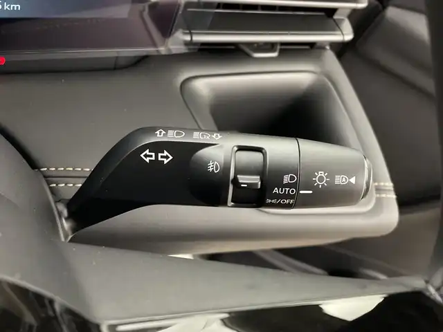 日産 セレナ e－パワー ハイウェイスター V 鹿児島県 2025(令7)年 0.1千km プリズムホワイト e-POWER　/置くだけ充電/両側電動スライドドア/フルセグ/BT/カープレイ/アンドロイドオート/純正フリップダウンモニター/ヘッドランプオートレベライザー+/アダプティブLEDヘッドライトシステム/インテリジェント アラウンドビューモニター/インテリジェント ルームミラー/アドバンスドドライブアシストディスプレイ（12.3インチカラーディスプレイ）/統合型インターフェースディスプレイ/ワイヤレス充電器+6スピーカー/NissanConnectナビゲーションシステム/（地デジ内蔵）車載通信ユニット/ETC2.0ユニット（ビルトインタイプ）/ドライブレコーダー（前後セット）/プロパイロット（ナビリンク機能付）/プロパイロット緊急停止支援システム付/SOSコール（488後席専用モニターHDMI NissanConnectナビ付車用(