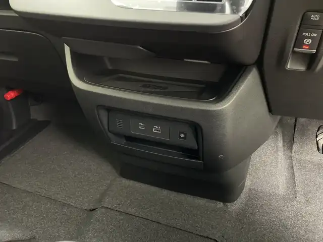 日産 セレナ e－パワー ハイウェイスター V 鹿児島県 2025(令7)年 0.1千km プリズムホワイト e-POWER　/置くだけ充電/両側電動スライドドア/フルセグ/BT/カープレイ/アンドロイドオート/純正フリップダウンモニター/ヘッドランプオートレベライザー+/アダプティブLEDヘッドライトシステム/インテリジェント アラウンドビューモニター/インテリジェント ルームミラー/アドバンスドドライブアシストディスプレイ（12.3インチカラーディスプレイ）/統合型インターフェースディスプレイ/ワイヤレス充電器+6スピーカー/NissanConnectナビゲーションシステム/（地デジ内蔵）車載通信ユニット/ETC2.0ユニット（ビルトインタイプ）/ドライブレコーダー（前後セット）/プロパイロット（ナビリンク機能付）/プロパイロット緊急停止支援システム付/SOSコール（488後席専用モニターHDMI NissanConnectナビ付車用(