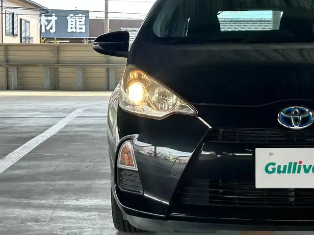 トヨタ アクア S 静岡県 2012(平24)年 5.3万km ブラックマイカ 純正7インチナビ/（USB/BT/CD/FM/AM/SD/HDD）/フルセグTV/バックカメラ/ETC/オートライト/シートヒーター/スマートキー/プッシュスタート/スペアタイヤ/オートエアコン/純正16AW