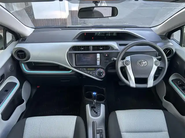 トヨタ アクア S 静岡県 2012(平24)年 5.3万km ブラックマイカ 純正7インチナビ/（USB/BT/CD/FM/AM/SD/HDD）/フルセグTV/バックカメラ/ETC/オートライト/シートヒーター/スマートキー/プッシュスタート/スペアタイヤ/オートエアコン/純正16AW