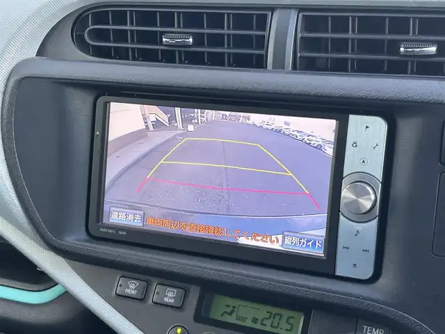トヨタ アクア S 静岡県 2012(平24)年 5.3万km ブラックマイカ 純正7インチナビ/（USB/BT/CD/FM/AM/SD/HDD）/フルセグTV/バックカメラ/ETC/オートライト/シートヒーター/スマートキー/プッシュスタート/スペアタイヤ/オートエアコン/純正16AW