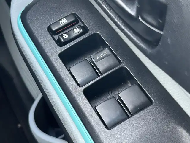 トヨタ アクア S 静岡県 2012(平24)年 5.3万km ブラックマイカ 純正7インチナビ/（USB/BT/CD/FM/AM/SD/HDD）/フルセグTV/バックカメラ/ETC/オートライト/シートヒーター/スマートキー/プッシュスタート/スペアタイヤ/オートエアコン/純正16AW