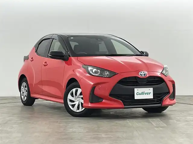 トヨタ ヤリス ハイブリッド 福島県 2021(令3)年 6.2万km ブラック/コーラルクリスタルシャイン トヨタセーフティセンス/・プリクラッシュセーフティ/・レーントレーシングアシスト/・レーンディパーチャーアラート/・ロードサインアシスト/・レーダークルーズコントロール/・オートマチックハイビーム/ブラインドスポットモニター/クリアランスソナー/リアクロストラフィックアラート/パーキングサポートブレーキ/純正ディスプレイオーディオ/・BT/USB/AM/FM/Miracast/・コネクティッドナビ/・バックカメラ/ステアリングリモコン/シートヒーター/電格ミラー/・ウィンカーミラー/プッシュスタート/・スマートキー/LEDヘッドライト/・オートライト/純正フロアマット/寒冷地仕様/ドアバイザー