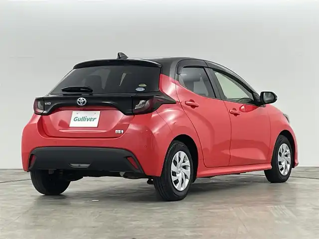 トヨタ ヤリス ハイブリッド 福島県 2021(令3)年 6.2万km ブラック/コーラルクリスタルシャイン トヨタセーフティセンス/・プリクラッシュセーフティ/・レーントレーシングアシスト/・レーンディパーチャーアラート/・ロードサインアシスト/・レーダークルーズコントロール/・オートマチックハイビーム/ブラインドスポットモニター/クリアランスソナー/リアクロストラフィックアラート/パーキングサポートブレーキ/純正ディスプレイオーディオ/・BT/USB/AM/FM/Miracast/・コネクティッドナビ/・バックカメラ/ステアリングリモコン/シートヒーター/電格ミラー/・ウィンカーミラー/プッシュスタート/・スマートキー/LEDヘッドライト/・オートライト/純正フロアマット/寒冷地仕様/ドアバイザー