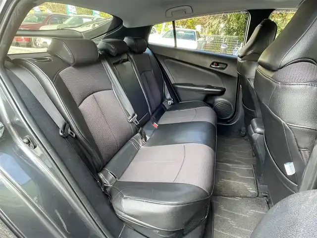 トヨタ プリウス S 埼玉県 2016(平28)年 8.7万km グレーマイカM 純正９型ナビTV/バックカメラ/ビルトインETC/LEDヘッドライト/レーダークルーズコントロール/衝突軽減ブレーキ/プッシュスタート/スマートキー