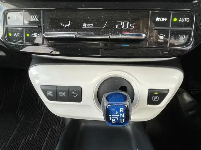 トヨタ プリウス S 埼玉県 2016(平28)年 8.7万km グレーマイカM 純正９型ナビTV/バックカメラ/ビルトインETC/LEDヘッドライト/レーダークルーズコントロール/衝突軽減ブレーキ/プッシュスタート/スマートキー