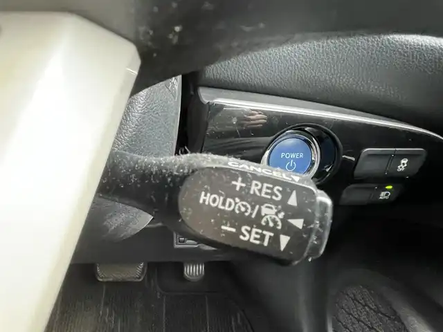 トヨタ プリウス S 埼玉県 2016(平28)年 8.7万km グレーマイカM 純正９型ナビTV/バックカメラ/ビルトインETC/LEDヘッドライト/レーダークルーズコントロール/衝突軽減ブレーキ/プッシュスタート/スマートキー