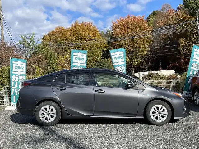 トヨタ プリウス S 埼玉県 2016(平28)年 8.7万km グレーマイカM 純正９型ナビTV/バックカメラ/ビルトインETC/LEDヘッドライト/レーダークルーズコントロール/衝突軽減ブレーキ/プッシュスタート/スマートキー