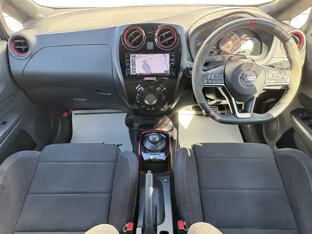 日産 ノート 岩手県 2020(令2)年 1.8万km ブリリアントホワイトパール 禁煙車/nismoシート/全方位カメラ/追従型クルーズコントロール/デジタルインナーミラー/純正ナビ/→フルセグTV/Bluetooth/CD/DVD/FM/AM/バックカメラ/ステアリングスイッチ/レーンキープアシスト/衝突軽減システム/横滑り防止装置/前後コーナーセンサー/オートライト/LEDヘッドライト/LEDフォグライト/〇プッシュスタート/〇電動格納ミラー/〇ウィンカーミラー/〇ドアバイザー/〇フロアマット/〇シガーソケット/〇スマートキー/〇スペアキー/純正前後ドライブレコーダー/ETC