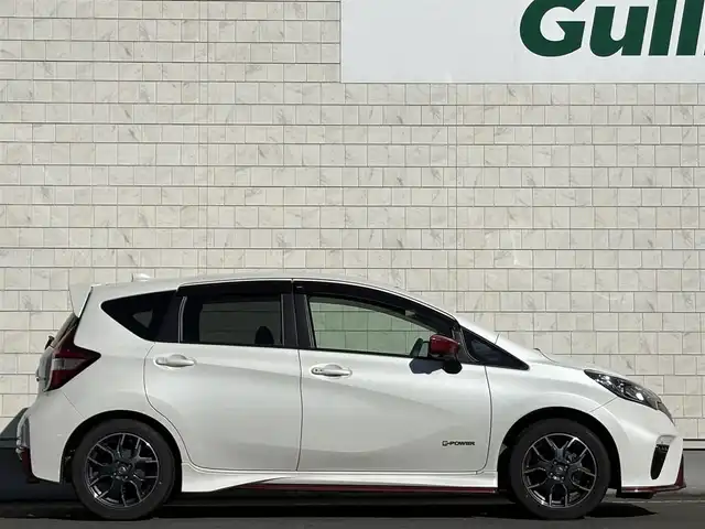 日産 ノート 岩手県 2020(令2)年 1.8万km ブリリアントホワイトパール 禁煙車/nismoシート/全方位カメラ/追従型クルーズコントロール/デジタルインナーミラー/純正ナビ/→フルセグTV/Bluetooth/CD/DVD/FM/AM/バックカメラ/ステアリングスイッチ/レーンキープアシスト/衝突軽減システム/横滑り防止装置/前後コーナーセンサー/オートライト/LEDヘッドライト/LEDフォグライト/〇プッシュスタート/〇電動格納ミラー/〇ウィンカーミラー/〇ドアバイザー/〇フロアマット/〇シガーソケット/〇スマートキー/〇スペアキー/純正前後ドライブレコーダー/ETC