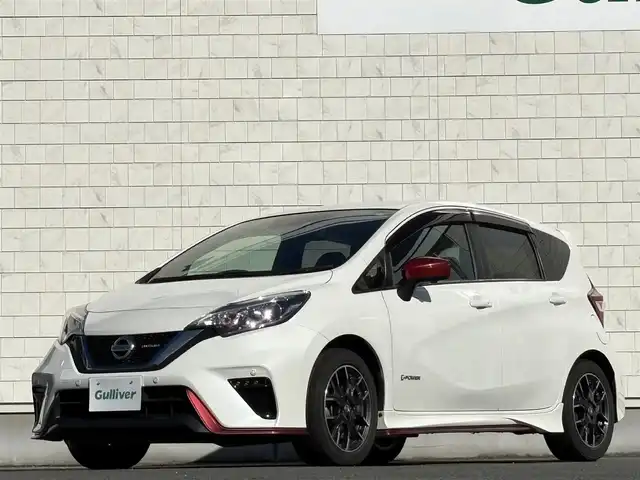日産 ノート 岩手県 2020(令2)年 1.8万km ブリリアントホワイトパール 禁煙車/nismoシート/全方位カメラ/追従型クルーズコントロール/デジタルインナーミラー/純正ナビ/→フルセグTV/Bluetooth/CD/DVD/FM/AM/バックカメラ/ステアリングスイッチ/レーンキープアシスト/衝突軽減システム/横滑り防止装置/前後コーナーセンサー/オートライト/LEDヘッドライト/LEDフォグライト/〇プッシュスタート/〇電動格納ミラー/〇ウィンカーミラー/〇ドアバイザー/〇フロアマット/〇シガーソケット/〇スマートキー/〇スペアキー/純正前後ドライブレコーダー/ETC