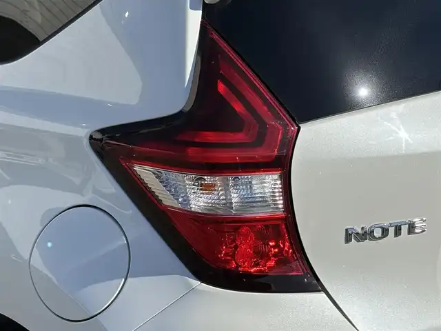 日産 ノート 岩手県 2020(令2)年 1.8万km ブリリアントホワイトパール 禁煙車/nismoシート/全方位カメラ/追従型クルーズコントロール/デジタルインナーミラー/純正ナビ/→フルセグTV/Bluetooth/CD/DVD/FM/AM/バックカメラ/ステアリングスイッチ/レーンキープアシスト/衝突軽減システム/横滑り防止装置/前後コーナーセンサー/オートライト/LEDヘッドライト/LEDフォグライト/〇プッシュスタート/〇電動格納ミラー/〇ウィンカーミラー/〇ドアバイザー/〇フロアマット/〇シガーソケット/〇スマートキー/〇スペアキー/純正前後ドライブレコーダー/ETC