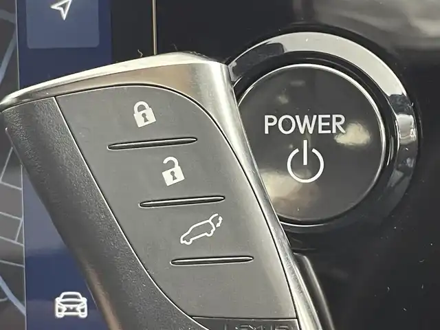 レクサス ＮＸ 350h Fスポーツ 道央・札幌 2024(令6)年 1万km グラファイトブラックガラスフレーク ・４ＷＤ/・パノラマルーフ/・純正メモリナビ/・BT/USB/・フルセグTV/・AppleCarPlay/・AndroidAuto/・ETC２．０/・パドルシフト/・全方位カメラ/・１００V充電/ブラインドスポットモニター/・インテリジェンスミラー/・アダプティブクルーズコントロール/・レーンキープアシスト/・パワーシート/・全席パワーシート/・電動リアゲート/・ＬＥＤヘッドライト/・フォグランプ/・オートライト/・オートマチックハイビーム/・ABS/・SOSコール