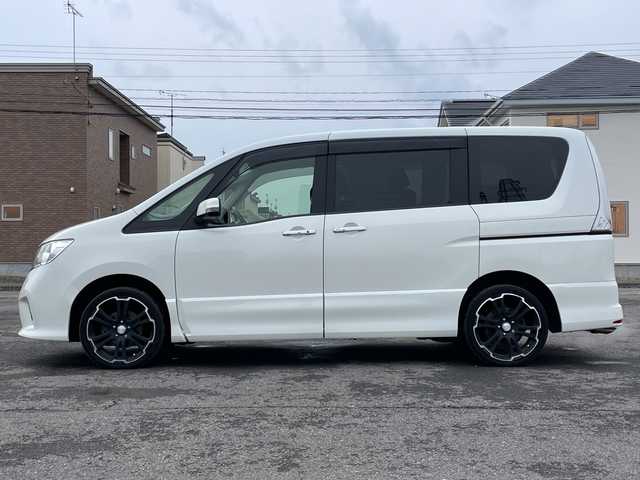 日産 セレナ ハイウェイスター 道央・札幌 2013(平25)年 7万km ブリリアントホワイトパール ４WD/社外SDナビ/CD/DVD/BT/フルセグ/横滑り防止装置/クルーズコントロール/バックカメラ/ビルトインETC/ドライブレコーダー/アイドリングストップ/ECOMODE/両側パワースライドドア/プッシュスタート/スマートキー/HIDヘッドライト/オートライト/フォグランプ/電動格納ミラー/ウィンカーミラー/純正フロアマット/ドアバイザー/純正エンジンスターター/純正AW夏タイヤ積込/195/65/R15/2023年/山7mm