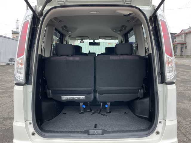 日産 セレナ ハイウェイスター 道央・札幌 2013(平25)年 7万km ブリリアントホワイトパール ４WD/社外SDナビ/CD/DVD/BT/フルセグ/横滑り防止装置/クルーズコントロール/バックカメラ/ビルトインETC/ドライブレコーダー/アイドリングストップ/ECOMODE/両側パワースライドドア/プッシュスタート/スマートキー/HIDヘッドライト/オートライト/フォグランプ/電動格納ミラー/ウィンカーミラー/純正フロアマット/ドアバイザー/純正エンジンスターター/純正AW夏タイヤ積込/195/65/R15/2023年/山7mm