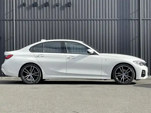 ＢＭＷ ３２０ｉ Mスポーツ 福島県 2019(平31)年 5.4万km アルピンホワイトⅢ 純正HDDナビ/バックカメラ/パークディスタンス/アクティブクルーズコントロール/コンフォートアクセス/パワーバックドア/フットオープナー/黒レザーシート(ブルーステッチ)/前席シートヒーター/パワーシート/アンビエントライト/ワイヤレスチャージ/パドルシフト/ドライブレコーダー(360°)/LEDヘッドライト/オートハイビーム/純正OP19AW/スペアキー