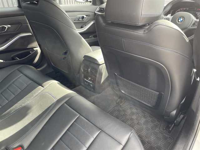 ＢＭＷ ３２０ｉ Mスポーツ 福島県 2019(平31)年 5.4万km アルピンホワイトⅢ 純正HDDナビ/バックカメラ/パークディスタンス/アクティブクルーズコントロール/コンフォートアクセス/パワーバックドア/フットオープナー/黒レザーシート(ブルーステッチ)/前席シートヒーター/パワーシート/アンビエントライト/ワイヤレスチャージ/パドルシフト/ドライブレコーダー(360°)/LEDヘッドライト/オートハイビーム/純正OP19AW/スペアキー