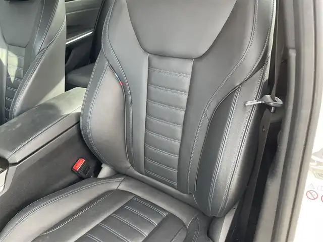 ＢＭＷ ３２０ｉ Mスポーツ 福島県 2019(平31)年 5.4万km アルピンホワイトⅢ 純正HDDナビ/バックカメラ/パークディスタンス/アクティブクルーズコントロール/コンフォートアクセス/パワーバックドア/フットオープナー/黒レザーシート(ブルーステッチ)/前席シートヒーター/パワーシート/アンビエントライト/ワイヤレスチャージ/パドルシフト/ドライブレコーダー(360°)/LEDヘッドライト/オートハイビーム/純正OP19AW/スペアキー