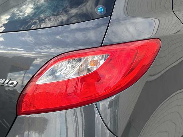 マツダ デミオ 13C 山形県 2014(平26)年 6.4万km メテオグレーマイカ ハロゲンヘッドライト/電動格納ミラー/パワーウインドウ/社外フロアマット/リモコンキー/スペアキー/冬タイヤ積載/取扱説明書