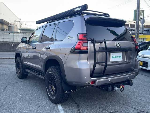 トヨタ ランドクルーザー プラド TX-L 70thアニバーサリーLTD 兵庫県 2022(令4)年 4.7万km アバンギャルドブロンズメタリック ワンオーナー/保証書・取説・有/純正メモリーナビ・フルセグ・BT・FM・AM・USB/バックカメラ/全周囲カメラ/ETC2.0/追尾機能付きクルーズコントロール/車線逸脱防止支援システム/衝突被害軽減ブレーキ/クリアランスソナー/パーキングアシストブレーキ/ブラインドスポットミラー/ロードサインアシスト/ヘッドレストモニター/オートハイビーム/サンルーフ/サンルーフバイザー/ルーフキャリア/ダウンヒルアシスト/リフトアップ/ヒッチキャリア/前後ドライブレコーダー付きデジタルインナーミラー/プッシュスタート/スマートキー×2/純正フロアマット/純正サスペンション有/純正ホイール有/シートヒーター/シートクーラー