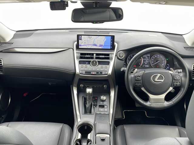 レクサス ＮＸ 300 ブラックシークエンス 千葉県 2018(平30)年 6.8万km ソニッククォーツ 禁煙車/純正メモリーナビ/フルセグTV/AM/FM/CD/DVD/Bluetooth/バックカメラ/プリクラッシュセーフティ/レーンディパーチャーアラート/オートマチックハイビーム/レーダークルーズコントロール/ブラインドスポットモニター/レザーシート/パワーシート（運転席/助手席）/シートメモリ（運転席）/シートヒーター/革巻きステアリング/ステアリングヒーター/ステアリングスイッチ/パドルシフト/ETC/前後ドライブレコーダー/パワーバックドア/電子パーキング/ブレーキホールド/アイドリングストップ/スマートキー/スペアキー×１/カードキー×１/トノカバー/プッシュスタート/LEDヘッドライト/純正ヘッドライト/ドアバイザー/保証書/取り扱い説明書