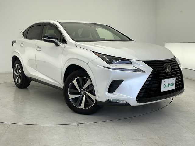 レクサス ＮＸ 300 ブラックシークエンス 千葉県 2018(平30)年 6.8万km ソニッククォーツ 禁煙車/純正メモリーナビ/フルセグTV/AM/FM/CD/DVD/Bluetooth/バックカメラ/プリクラッシュセーフティ/レーンディパーチャーアラート/オートマチックハイビーム/レーダークルーズコントロール/ブラインドスポットモニター/レザーシート/パワーシート（運転席/助手席）/シートメモリ（運転席）/シートヒーター/革巻きステアリング/ステアリングヒーター/ステアリングスイッチ/パドルシフト/ETC/前後ドライブレコーダー/パワーバックドア/電子パーキング/ブレーキホールド/アイドリングストップ/スマートキー/スペアキー×１/カードキー×１/トノカバー/プッシュスタート/LEDヘッドライト/純正ヘッドライト/ドアバイザー/保証書/取り扱い説明書