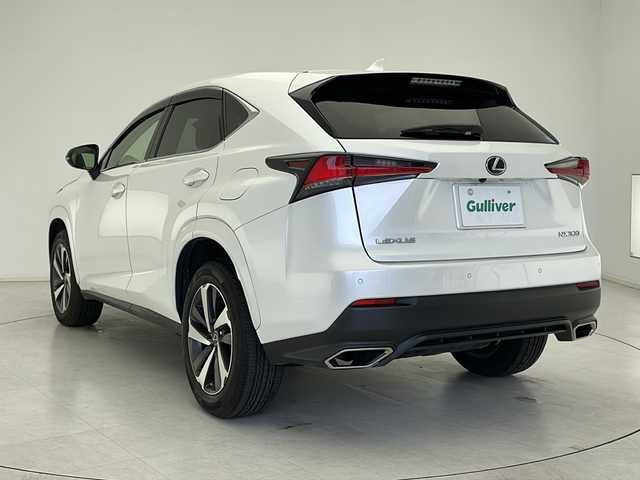レクサス ＮＸ 300 ブラックシークエンス 千葉県 2018(平30)年 6.8万km ソニッククォーツ 禁煙車/純正メモリーナビ/フルセグTV/AM/FM/CD/DVD/Bluetooth/バックカメラ/プリクラッシュセーフティ/レーンディパーチャーアラート/オートマチックハイビーム/レーダークルーズコントロール/ブラインドスポットモニター/レザーシート/パワーシート（運転席/助手席）/シートメモリ（運転席）/シートヒーター/革巻きステアリング/ステアリングヒーター/ステアリングスイッチ/パドルシフト/ETC/前後ドライブレコーダー/パワーバックドア/電子パーキング/ブレーキホールド/アイドリングストップ/スマートキー/スペアキー×１/カードキー×１/トノカバー/プッシュスタート/LEDヘッドライト/純正ヘッドライト/ドアバイザー/保証書/取り扱い説明書