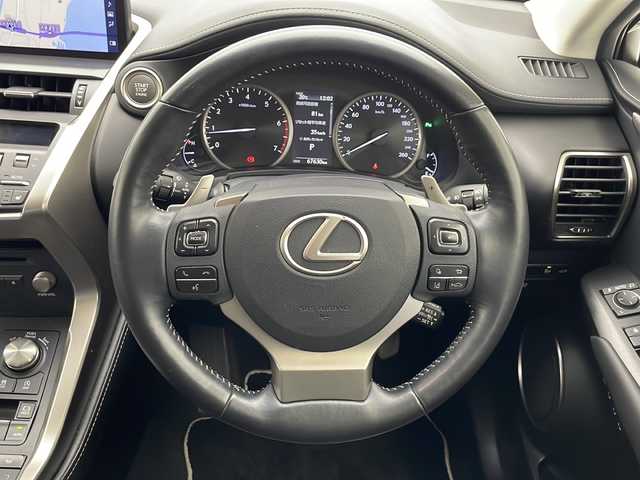 レクサス ＮＸ 300 ブラックシークエンス 千葉県 2018(平30)年 6.8万km ソニッククォーツ 禁煙車/純正メモリーナビ/フルセグTV/AM/FM/CD/DVD/Bluetooth/バックカメラ/プリクラッシュセーフティ/レーンディパーチャーアラート/オートマチックハイビーム/レーダークルーズコントロール/ブラインドスポットモニター/レザーシート/パワーシート（運転席/助手席）/シートメモリ（運転席）/シートヒーター/革巻きステアリング/ステアリングヒーター/ステアリングスイッチ/パドルシフト/ETC/前後ドライブレコーダー/パワーバックドア/電子パーキング/ブレーキホールド/アイドリングストップ/スマートキー/スペアキー×１/カードキー×１/トノカバー/プッシュスタート/LEDヘッドライト/純正ヘッドライト/ドアバイザー/保証書/取り扱い説明書