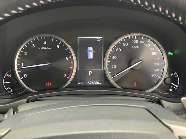 レクサス ＮＸ 300 ブラックシークエンス 千葉県 2018(平30)年 6.8万km ソニッククォーツ 禁煙車/純正メモリーナビ/フルセグTV/AM/FM/CD/DVD/Bluetooth/バックカメラ/プリクラッシュセーフティ/レーンディパーチャーアラート/オートマチックハイビーム/レーダークルーズコントロール/ブラインドスポットモニター/レザーシート/パワーシート（運転席/助手席）/シートメモリ（運転席）/シートヒーター/革巻きステアリング/ステアリングヒーター/ステアリングスイッチ/パドルシフト/ETC/前後ドライブレコーダー/パワーバックドア/電子パーキング/ブレーキホールド/アイドリングストップ/スマートキー/スペアキー×１/カードキー×１/トノカバー/プッシュスタート/LEDヘッドライト/純正ヘッドライト/ドアバイザー/保証書/取り扱い説明書