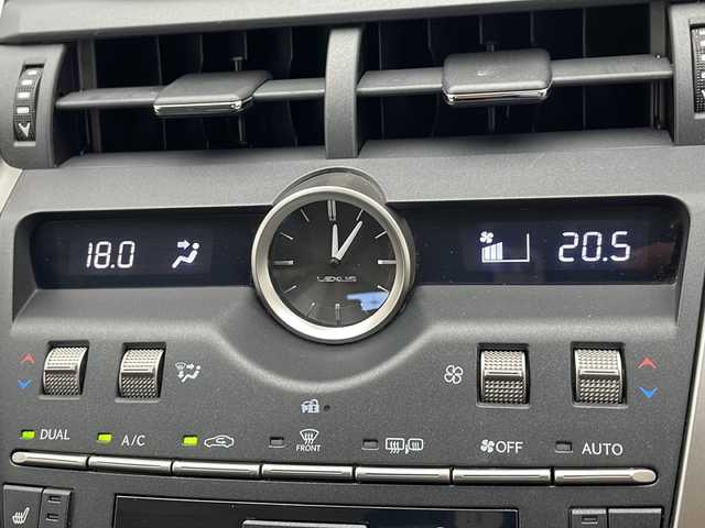 レクサス ＮＸ 300 ブラックシークエンス 千葉県 2018(平30)年 6.8万km ソニッククォーツ 禁煙車/純正メモリーナビ/フルセグTV/AM/FM/CD/DVD/Bluetooth/バックカメラ/プリクラッシュセーフティ/レーンディパーチャーアラート/オートマチックハイビーム/レーダークルーズコントロール/ブラインドスポットモニター/レザーシート/パワーシート（運転席/助手席）/シートメモリ（運転席）/シートヒーター/革巻きステアリング/ステアリングヒーター/ステアリングスイッチ/パドルシフト/ETC/前後ドライブレコーダー/パワーバックドア/電子パーキング/ブレーキホールド/アイドリングストップ/スマートキー/スペアキー×１/カードキー×１/トノカバー/プッシュスタート/LEDヘッドライト/純正ヘッドライト/ドアバイザー/保証書/取り扱い説明書