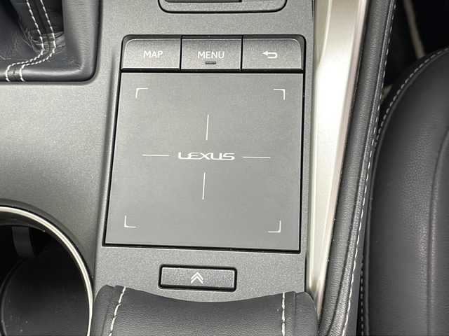 レクサス ＮＸ 300 ブラックシークエンス 千葉県 2018(平30)年 6.8万km ソニッククォーツ 禁煙車/純正メモリーナビ/フルセグTV/AM/FM/CD/DVD/Bluetooth/バックカメラ/プリクラッシュセーフティ/レーンディパーチャーアラート/オートマチックハイビーム/レーダークルーズコントロール/ブラインドスポットモニター/レザーシート/パワーシート（運転席/助手席）/シートメモリ（運転席）/シートヒーター/革巻きステアリング/ステアリングヒーター/ステアリングスイッチ/パドルシフト/ETC/前後ドライブレコーダー/パワーバックドア/電子パーキング/ブレーキホールド/アイドリングストップ/スマートキー/スペアキー×１/カードキー×１/トノカバー/プッシュスタート/LEDヘッドライト/純正ヘッドライト/ドアバイザー/保証書/取り扱い説明書