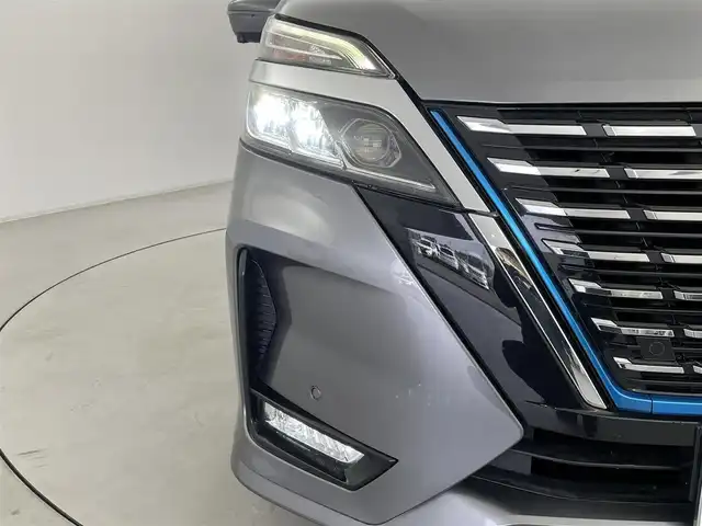 日産 セレナ e－パワー ハイウェイスター V 群馬県 2020(令2)年 6.2万km ダークメタルグレー 純正フリップダウンモニター　純正ナビ（Bluetooth/CD/DVD/SD）　プロパイロット　アラウンドビューモニター　両側パワースライドドア　ブラインドスポットモニター　パーキングアシスト　ステアリングヒーター　オートマチックハイビーム　エマージェンシーブレーキ　スマートキー　プッシュスタート　純正フロアマット