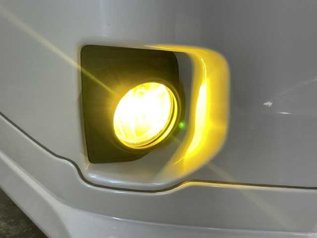 トヨタ ハイエース ファインテックツアラー 道北・旭川 2017(平29)年 4.7万km ホワイトパールクリスタルシャイン AIS検査済み/【2501052169】/【社外パーツ取付有】/ワンオーナー/MTモード付/ウォークスルー/フロントエアロ（社外）/純正LEDヘッドライト/片側パワースライドドア/ドライブレコーダー/オットマンシート/社外SDナビ/フルセグテレビ/後席モニター/USB入力端子/ETC/コーナーセンサー/バックカメラ/衝突被害軽減ブレーキ/18インチAW　WEDSマッコイズRV-5（社外）/ヨコハマ　パラダ　225/50-18（社外）/リーガルフェンダー（社外）/黒木目マホガニー調インテリアセット（社外）/・インテリアパネル/・ステアリング/・シフトノブ