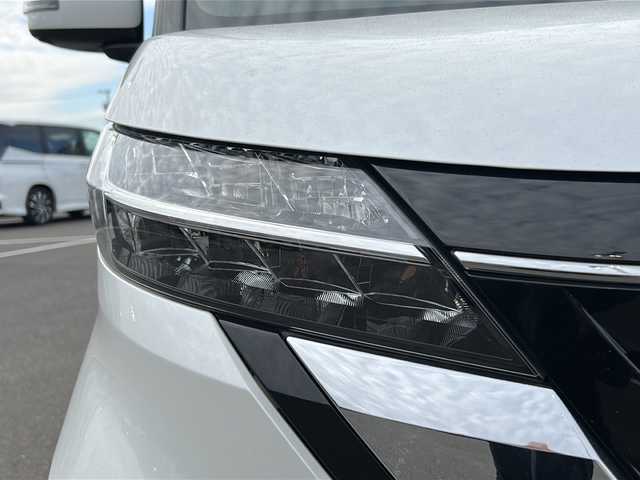 日産 ルークス ハイウェイスター X 佐賀県 2020(令2)年 3.4万km ホワイトパール 純正9インチナビ/アラウンドビューモニター/エマージェンシーブレーキ/LDW/コーナーセンサー/ドライブレコーダー/片側パワースライドドア/ハンズフリーパワースライドドア/プッシュスタート/スマートキー/LEDヘッドライト/フォグライト/純正アルミホイール