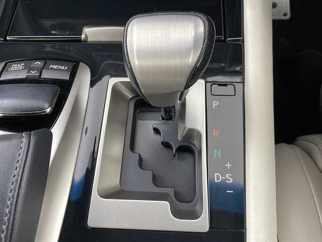 レクサス ＬＳ 600h Fスポーツ 道央・札幌 2013(平25)年 5.4万km ソニックシルバー ・４WD /ハイブリット/・純正メモリナビ（P10612）/・CD/DVD/USB/AUX/HDD/・バックカメラ/・フルセグTV/Bluetooth接続/・クリアランスソナー/・クルーズコントロール/・パドルシフト/・ステアリングヒーター/・レザーシート/・シートヒーター/エアシート/・ヘッドライトウォッシャー/・オートマチックハイビーム/・オートLEDライト/・スマートキー/・スペアキー