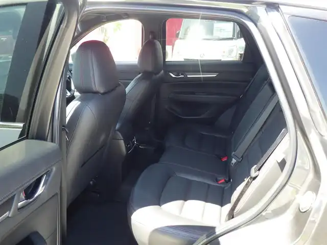 マツダ ＣＸ－５ XD スポーツアピアランス 千葉県 2022(令4)年 2.5万km マシーングレープレミアムM i-ACTIVSENSE/・スマートシティブレーキサポート/・レーンキープ・アシスト・システム/・ブラインドスポットモニタリング/アクティブ・ドライビング・ディスプレイ/パワーバックドア/ブラックレザーシート/前席パワーシート/各席シートヒーター/ワイヤレス充電/純正SDナビ/地デジTV/【Bluetooth接続】/360°ビュー・モニター/革巻きステアリング/ステアリングヒーター/ステアリングスイッチ/パドルシフト/ETC/LEDヘッドライト/ウインカーミラー/コーナーセンサー/純正19インチアルミホイル/サイド/カーテンエアバッグ/アドバンストキーレスエントリー