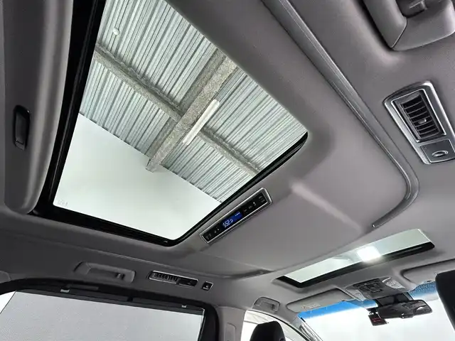 トヨタ ヴェルファイア Z Gエディション 佐賀県 2019(平31)年 1.6万km ホワイトパールクリスタルシャイン 社外アルパイン製11インチナビ（EX11Z）/（フルセグTV.CD.DVD.Bluetooth）/サンルーフ/3眼LEDヘッドライト/衝突被害軽減システム/レーダークルーズコントロール/クリアランスソナー/ロードサインアシスト/パーキングサポートブレーキ/レーンアシスト/オートマチックハイビーム/オートライト/前後ドライブレコーダー/シーケンシャルウィンカー/ビルトインETC/両側パワースライドドア/ステアリングヒーター/メモリーシート/運転席・助手席シートヒーター/運転席・助手席エアシート/合皮シート/オートワイパー/後席サンシェード/純正フロアマット/純正18インチアルミホイール