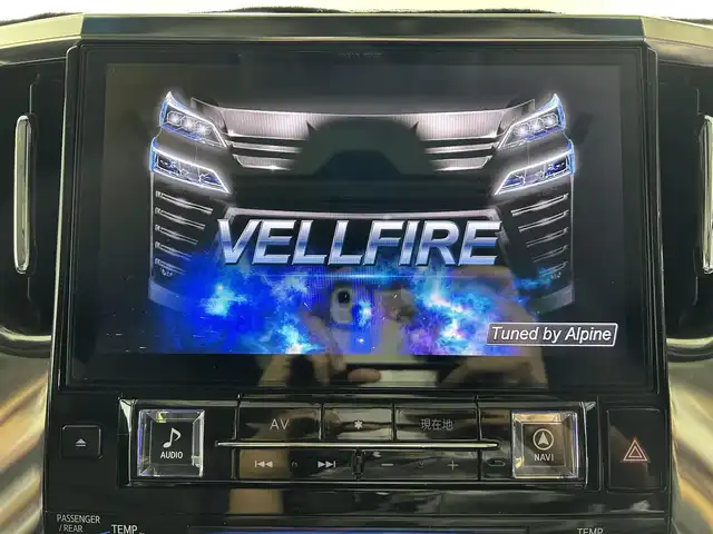 トヨタ ヴェルファイア Z Gエディション 佐賀県 2019(平31)年 1.6万km ホワイトパールクリスタルシャイン 社外アルパイン製11インチナビ（EX11Z）/（フルセグTV.CD.DVD.Bluetooth）/サンルーフ/3眼LEDヘッドライト/衝突被害軽減システム/レーダークルーズコントロール/クリアランスソナー/ロードサインアシスト/パーキングサポートブレーキ/レーンアシスト/オートマチックハイビーム/オートライト/前後ドライブレコーダー/シーケンシャルウィンカー/ビルトインETC/両側パワースライドドア/ステアリングヒーター/メモリーシート/運転席・助手席シートヒーター/運転席・助手席エアシート/合皮シート/オートワイパー/後席サンシェード/純正フロアマット/純正18インチアルミホイール