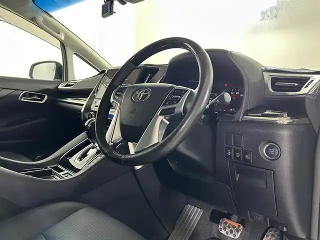 トヨタ ヴェルファイア Z Gエディション 佐賀県 2019(平31)年 1.6万km ホワイトパールクリスタルシャイン 社外アルパイン製11インチナビ（EX11Z）/（フルセグTV.CD.DVD.Bluetooth）/サンルーフ/3眼LEDヘッドライト/衝突被害軽減システム/レーダークルーズコントロール/クリアランスソナー/ロードサインアシスト/パーキングサポートブレーキ/レーンアシスト/オートマチックハイビーム/オートライト/前後ドライブレコーダー/シーケンシャルウィンカー/ビルトインETC/両側パワースライドドア/ステアリングヒーター/メモリーシート/運転席・助手席シートヒーター/運転席・助手席エアシート/合皮シート/オートワイパー/後席サンシェード/純正フロアマット/純正18インチアルミホイール