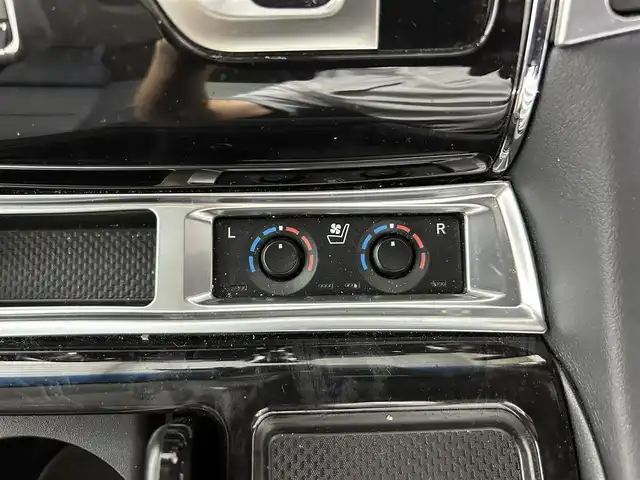 トヨタ ヴェルファイア Z Gエディション 佐賀県 2019(平31)年 1.6万km ホワイトパールクリスタルシャイン 社外アルパイン製11インチナビ（EX11Z）/（フルセグTV.CD.DVD.Bluetooth）/サンルーフ/3眼LEDヘッドライト/衝突被害軽減システム/レーダークルーズコントロール/クリアランスソナー/ロードサインアシスト/パーキングサポートブレーキ/レーンアシスト/オートマチックハイビーム/オートライト/前後ドライブレコーダー/シーケンシャルウィンカー/ビルトインETC/両側パワースライドドア/ステアリングヒーター/メモリーシート/運転席・助手席シートヒーター/運転席・助手席エアシート/合皮シート/オートワイパー/後席サンシェード/純正フロアマット/純正18インチアルミホイール