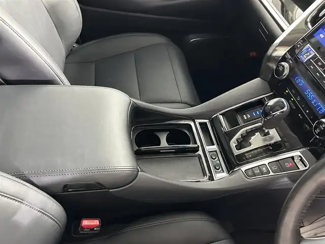 トヨタ ヴェルファイア Z Gエディション 佐賀県 2019(平31)年 1.6万km ホワイトパールクリスタルシャイン 社外アルパイン製11インチナビ（EX11Z）/（フルセグTV.CD.DVD.Bluetooth）/サンルーフ/3眼LEDヘッドライト/衝突被害軽減システム/レーダークルーズコントロール/クリアランスソナー/ロードサインアシスト/パーキングサポートブレーキ/レーンアシスト/オートマチックハイビーム/オートライト/前後ドライブレコーダー/シーケンシャルウィンカー/ビルトインETC/両側パワースライドドア/ステアリングヒーター/メモリーシート/運転席・助手席シートヒーター/運転席・助手席エアシート/合皮シート/オートワイパー/後席サンシェード/純正フロアマット/純正18インチアルミホイール