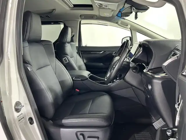 トヨタ ヴェルファイア Z Gエディション 佐賀県 2019(平31)年 1.6万km ホワイトパールクリスタルシャイン 社外アルパイン製11インチナビ（EX11Z）/（フルセグTV.CD.DVD.Bluetooth）/サンルーフ/3眼LEDヘッドライト/衝突被害軽減システム/レーダークルーズコントロール/クリアランスソナー/ロードサインアシスト/パーキングサポートブレーキ/レーンアシスト/オートマチックハイビーム/オートライト/前後ドライブレコーダー/シーケンシャルウィンカー/ビルトインETC/両側パワースライドドア/ステアリングヒーター/メモリーシート/運転席・助手席シートヒーター/運転席・助手席エアシート/合皮シート/オートワイパー/後席サンシェード/純正フロアマット/純正18インチアルミホイール
