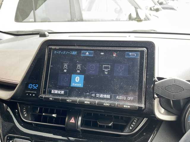 トヨタ Ｃ－ＨＲ G 愛知県 2018(平30)年 8.3万km ラディアントグリーンM 衝突軽減システム/純正９型SDナビ/レーダークルーズコントロール/シートヒーター/フルセグ/CD/Bluetooth/バックカメラ/コーナーセンサー/純正アルミホイール/　ブラインドスポットモニター/LEDヘッドライト/ETC2.0/ドライブレコーダー/ステアリングスイッチ/スマートキー/プッシュスタート