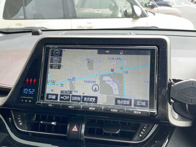 トヨタ Ｃ－ＨＲ G 愛知県 2018(平30)年 8.3万km ラディアントグリーンM 衝突軽減システム/純正９型SDナビ/レーダークルーズコントロール/シートヒーター/フルセグ/CD/Bluetooth/バックカメラ/コーナーセンサー/純正アルミホイール/　ブラインドスポットモニター/LEDヘッドライト/ETC2.0/ドライブレコーダー/ステアリングスイッチ/スマートキー/プッシュスタート