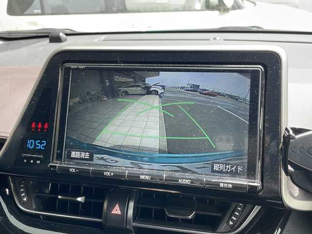 トヨタ Ｃ－ＨＲ G 愛知県 2018(平30)年 8.3万km ラディアントグリーンM 衝突軽減システム/純正９型SDナビ/レーダークルーズコントロール/シートヒーター/フルセグ/CD/Bluetooth/バックカメラ/コーナーセンサー/純正アルミホイール/　ブラインドスポットモニター/LEDヘッドライト/ETC2.0/ドライブレコーダー/ステアリングスイッチ/スマートキー/プッシュスタート