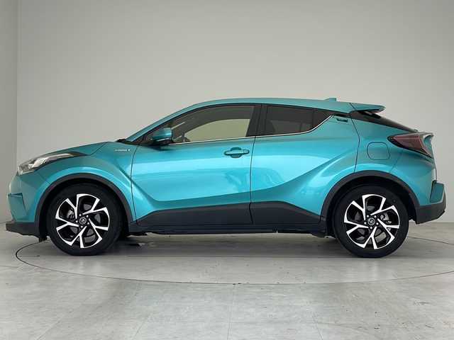 トヨタ Ｃ－ＨＲ G 愛知県 2018(平30)年 8.3万km ラディアントグリーンM 衝突軽減システム/純正９型SDナビ/レーダークルーズコントロール/シートヒーター/フルセグ/CD/Bluetooth/バックカメラ/コーナーセンサー/純正アルミホイール/　ブラインドスポットモニター/LEDヘッドライト/ETC2.0/ドライブレコーダー/ステアリングスイッチ/スマートキー/プッシュスタート