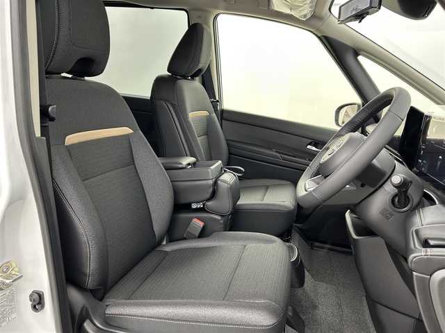 日産 セレナ e－パワー ハイウェイスター V 福岡県 2025(令7)年 0.1万km未満 プリズムホワイト 登録済未使用車　/コネクトナビ（フルセグTV）　/全方位カメラ　/ＥＴＣ２．０　/ナビ連動前後ドラレコ　/デジタルルームミラー　/置くだけ充電　/プロパイロット　/コーナーセンサー　/エマージェンシーブレーキ　/アクセル踏み間違い防止/レーンキープ/BSM/両側電動スライドドア/Wエアコン/純正16インチアルミホイール/LEDヘッドライト