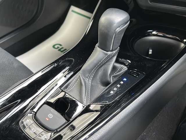 トヨタ Ｃ－ＨＲ S GRスポーツ 神奈川県 2022(令4)年 2.8万km プラチナホワイトパールマイカ ワンオーナー/8インチ純正ディスプレイオーディオ/ナビ/Bluetooth/パノラマミックビューモニター/トヨタセーフティセンス/プリクラッシュセーフティ/レーンキープアシスト/レーダークルーズコントロール/ブラインドスポットモニター/前後ドライブレコーダー/革巻きステアリング/ステアリングスイッチ/ハーフレザーシート/シートヒーター(運転席/助手席)/プッシュスタート/スマートキー/LEDヘッドライト/オートライト/フォグライト/オートハイビーム/電動格納ミラー/純正フロアマット/新車時保証書/取扱説明書