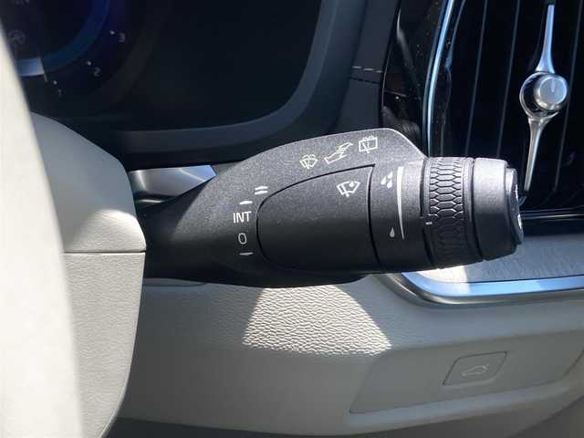 ボルボ ボルボ Ｖ６０ アルティメット B4 ダークED 熊本県 2023(令5)年 1.3万km パール ・スマートキー/・プッシュスタート/・PilotAssist/・レーンキープエイド/・ロードサインインドメーション/・前車発進通知/・ハイビームアシスト/・クルーズコントロール(追従式)/・グレー革シート/・前席パワーシート/・前席エアシート /・全席シートヒーター /・ハンドルヒーター /・純正googleナビ/　【Bluetooth・USB・AppleCarPlay・AndroidAuto】/・harman/kardonサウンドシステム/・全方位カメラ/・ETC/・ドライブレコーダー(前後録画)/・ワイヤレス充電/・パワーバックドア/・LEDヘッドランプ/・LEDフォグランプ/・純正マット